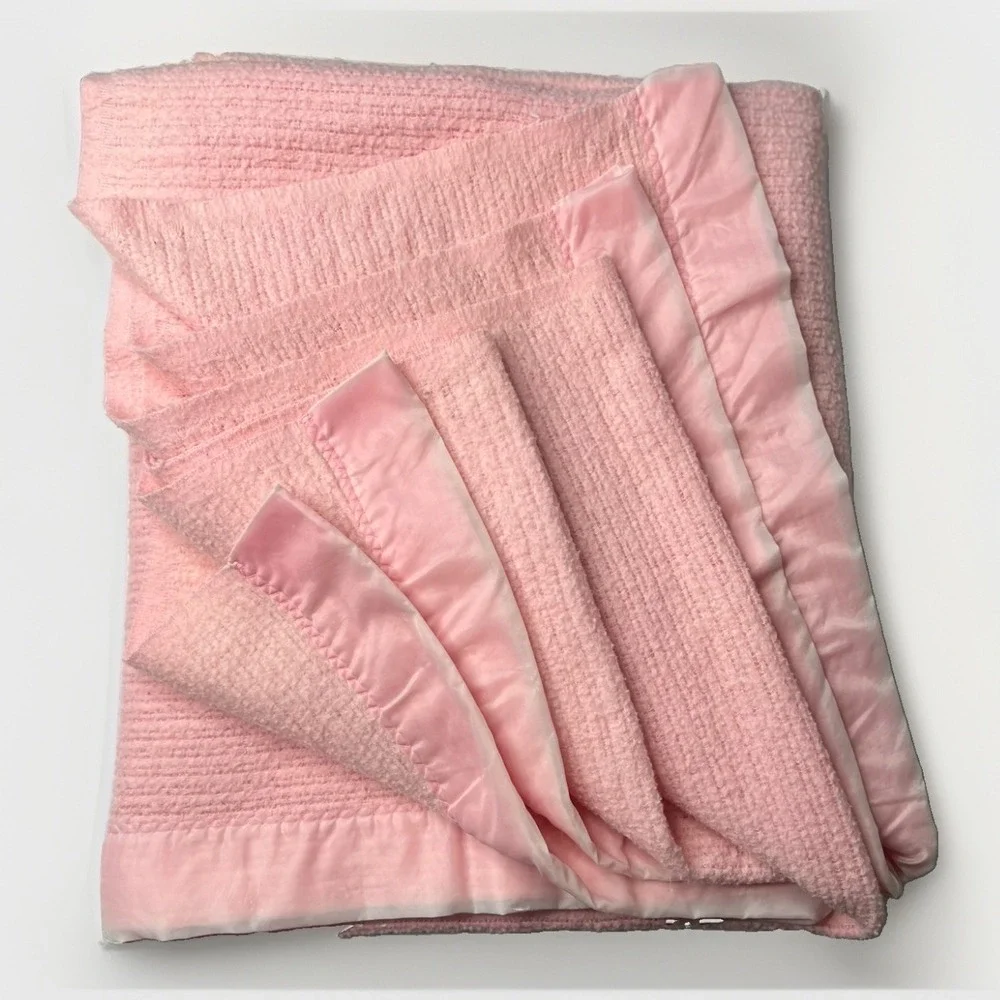 Vintage Pink Woven Blanket Satin Trim Binding 72 x 83 Full Double Bed